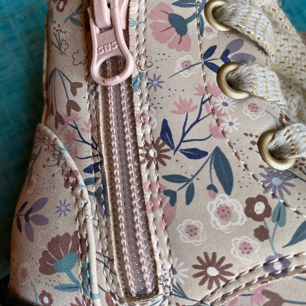 Cute for Spring! Cat and Jack boots. Excellent Condition - Picture 2 of 5